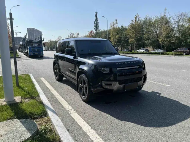 Land Rover Defender — Фото автомобиля 8