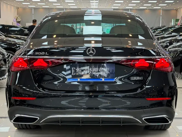 Mercedes-Benz E-Class — Фото автомобиля 16