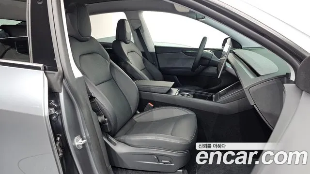 Tesla Model Y — Фото автомобиля 10
