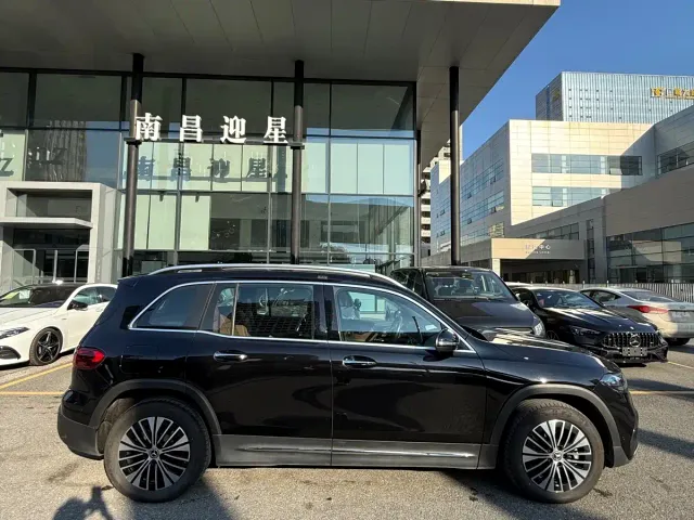 Mercedes-Benz EQB — Фото автомобиля 3