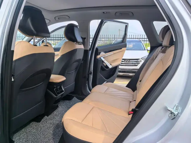 Geely Boyue L — Фото автомобиля 11