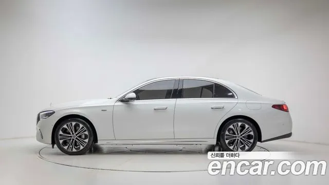 Mercedes-Benz E-Class — Фото автомобиля 4