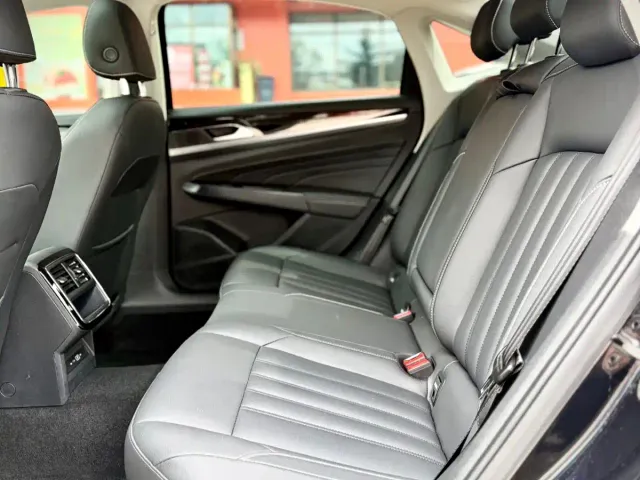 Volkswagen Passat — Фото автомобиля 11