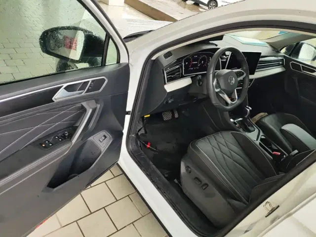 Volkswagen Tiguan L — Фото автомобиля 15