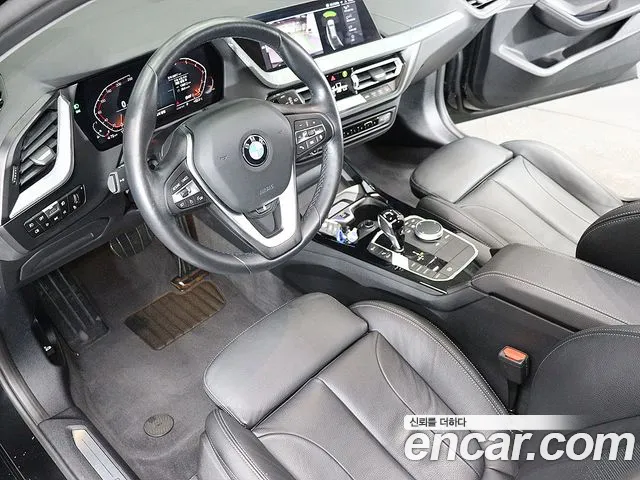 BMW 1 Series F40 — Фото автомобиля 16