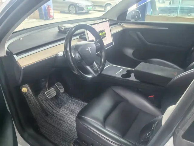 Tesla Model Y — Фото автомобиля 4