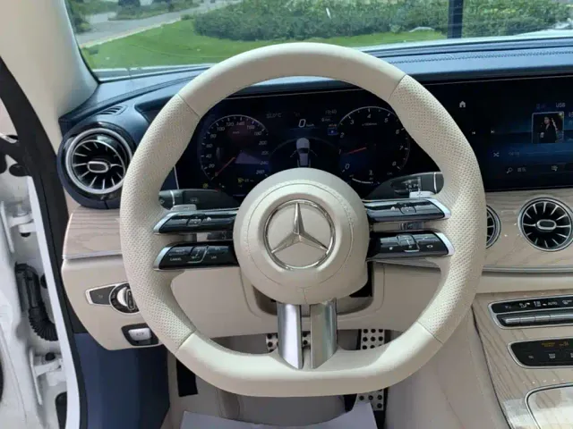 Mercedes-Benz E-Class — Фото автомобиля 12