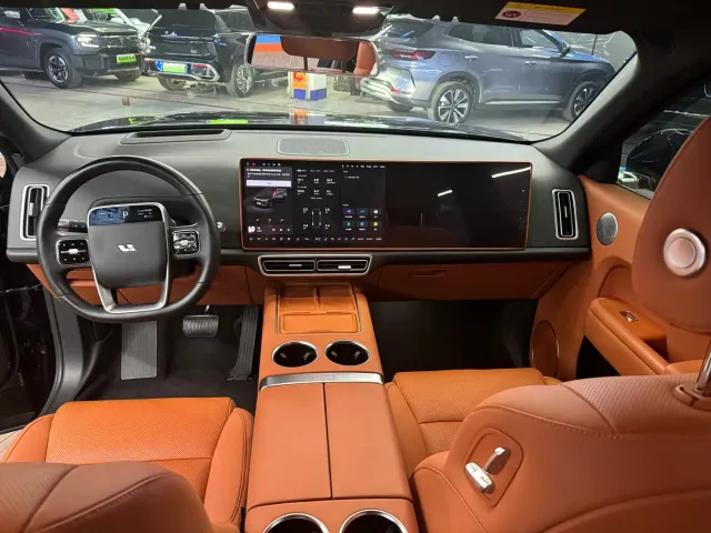 Li Auto L8 — Фото автомобиля 5