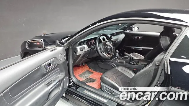 Ford Mustang — Фото автомобиля 10