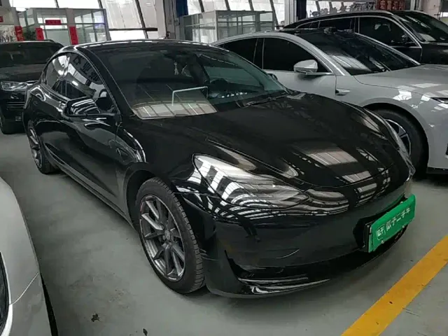 Tesla Model 3 — Фото автомобиля 3
