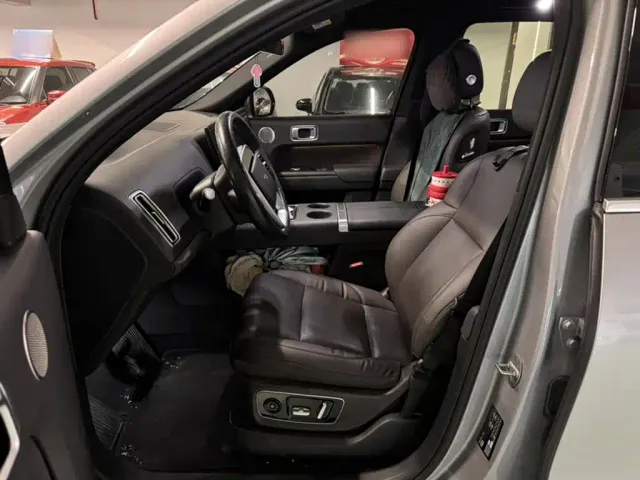 Li Auto L8 — Фото автомобиля 13