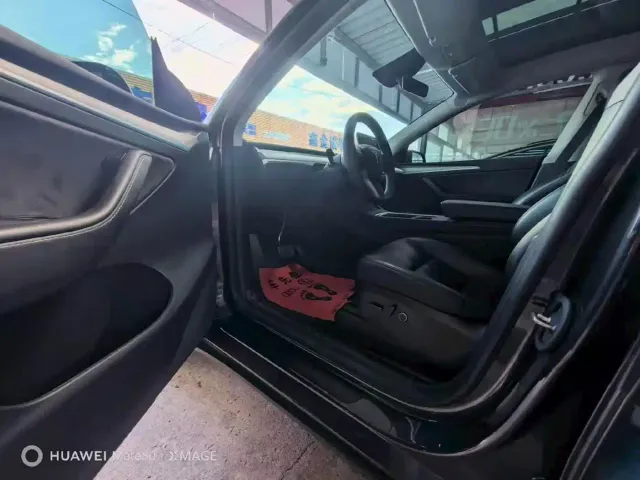 Tesla Model Y — Фото автомобиля 4