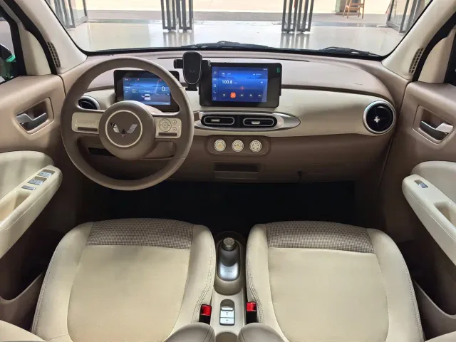 Wuling Motors Hongguang MINIEV 2025 4-Door Premium+ Edition — Фото автомобиля 15