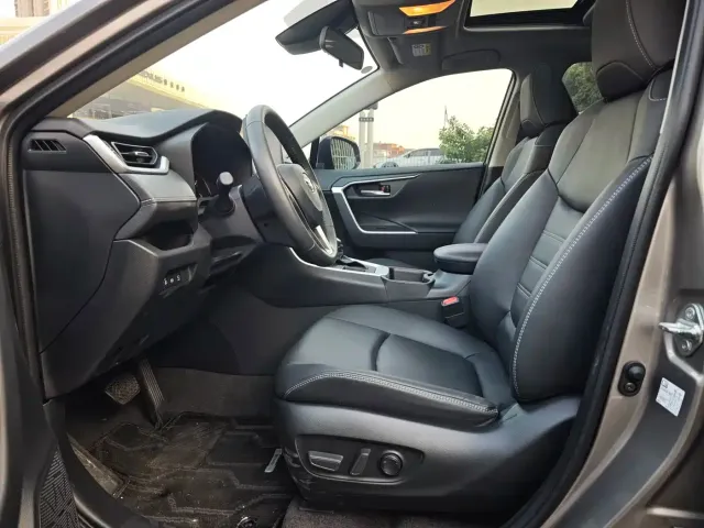 Toyota RAV4 — Фото автомобиля 16