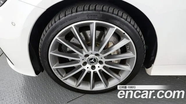 Mercedes-Benz E-Class — Фото автомобиля 5