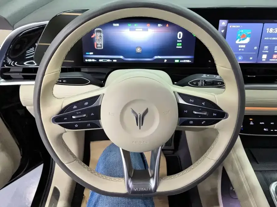 Voyah Auto Voyah Dreamer 2022 Low-carbon Dream+Smart Package — Фото автомобиля 15
