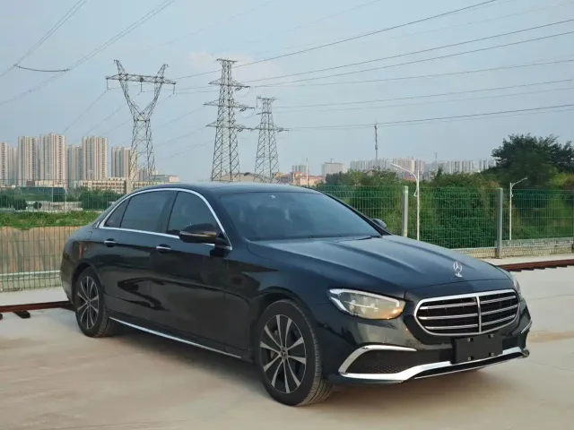 Mercedes-Benz E-Class — Фото автомобиля 3