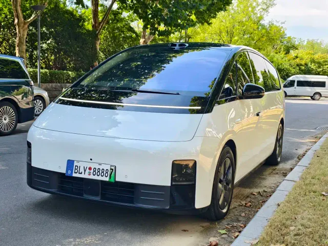 Фотография автомобиля — Li Auto MEGA