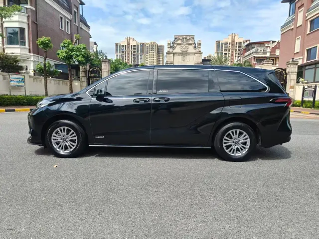 Toyota Sienna — Фото автомобиля 6