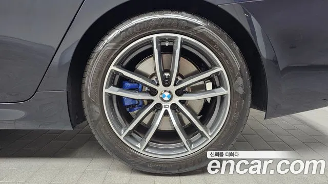 BMW 5-Series — Фото автомобиля 21