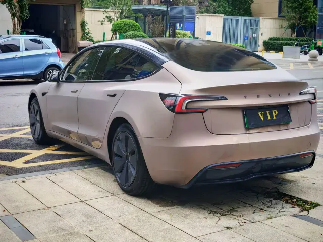 Tesla Model 3 — Фото автомобиля 11