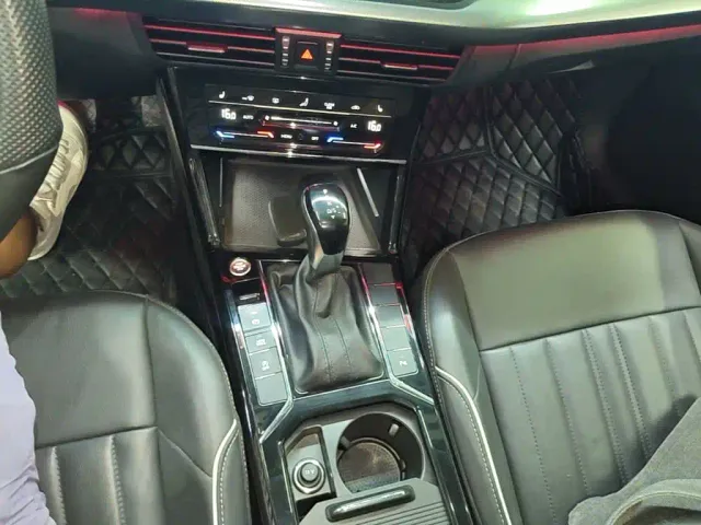 Volkswagen Passat — Фото автомобиля 13