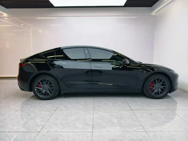 Tesla Model 3 — Фото автомобиля 14