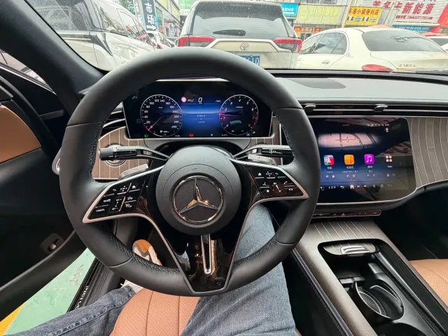 Mercedes-Benz E-Class — Фото автомобиля 5
