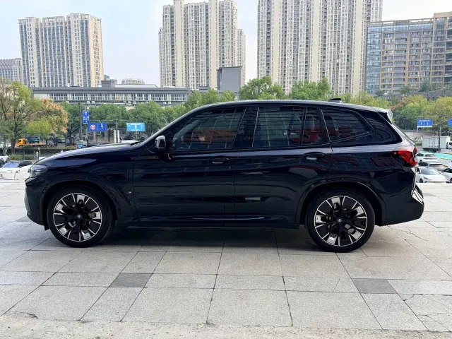 BMW iX3 — Фото автомобиля 14