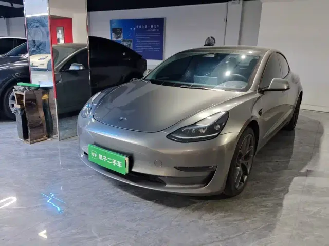 Фотография автомобиля — Tesla Model 3