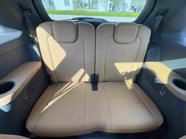 Li Auto ONE — Фото автомобиля 17
