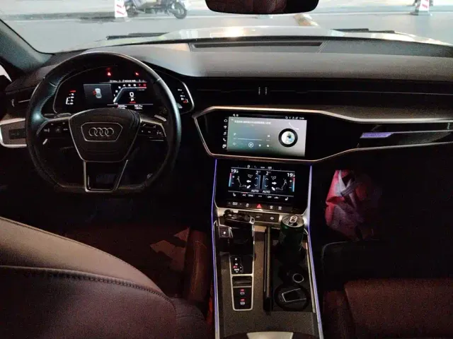 Audi A7L — Фото автомобиля 12