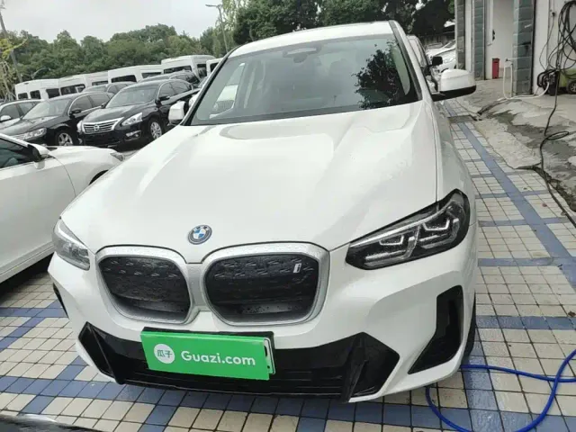 BMW iX3 — Фото автомобиля 2