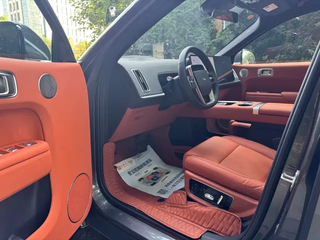 Li Auto L8 — Фото автомобиля 5