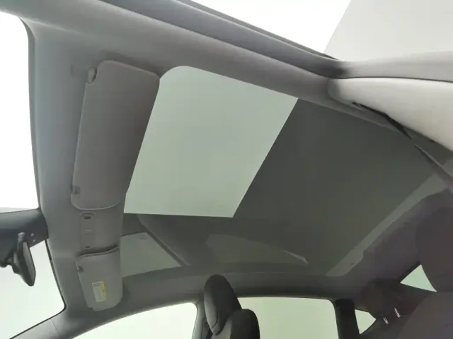 Tesla Model Y — Фото автомобиля 14