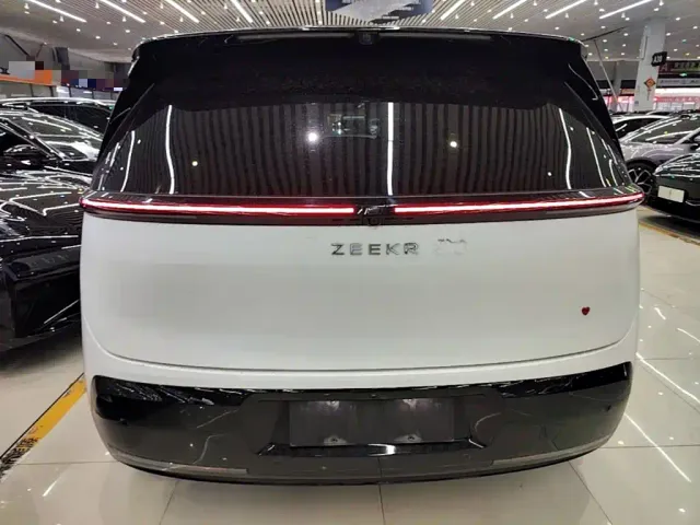 Zeekr Mix — Фото автомобиля 5