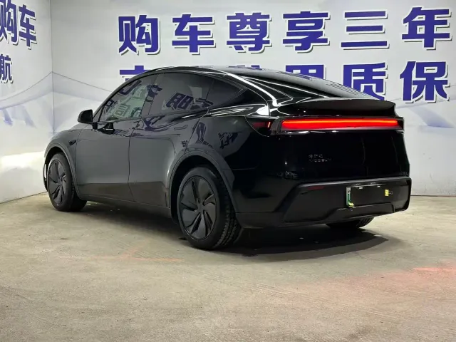Tesla Model Y — Фото автомобиля 4