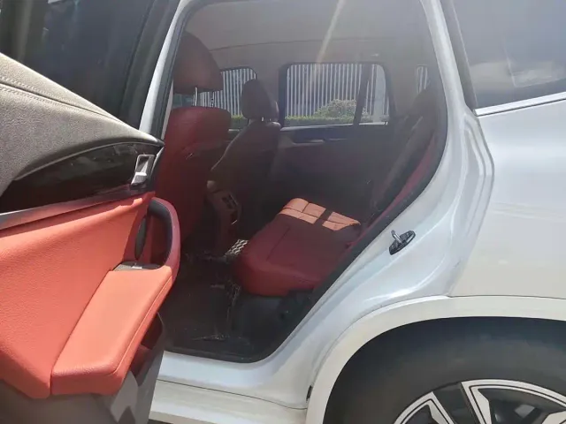 BMW iX3 — Фото автомобиля 10