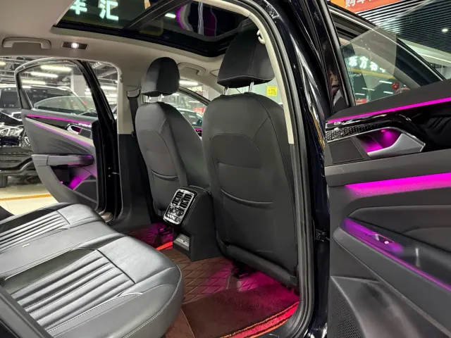 Volkswagen Passat — Фото автомобиля 13