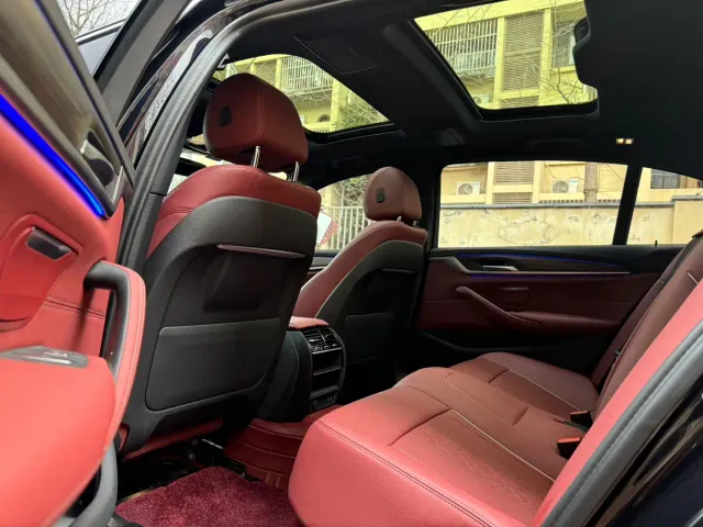 BMW 5 Series — Фото автомобиля 10