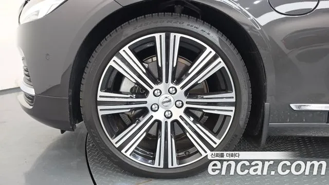 Volvo S90 — Фото автомобиля 5