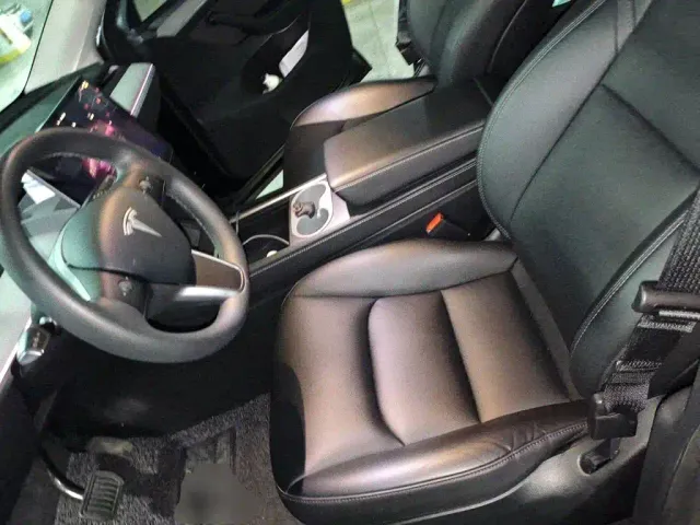 Tesla Model Y — Фото автомобиля 11