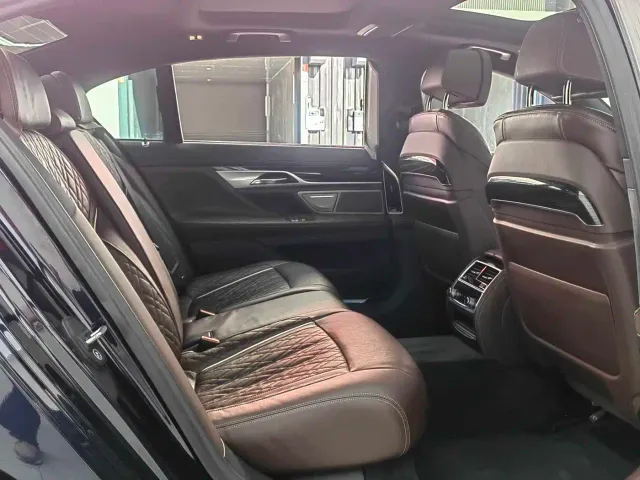 BMW 7 Series — Фото автомобиля 13
