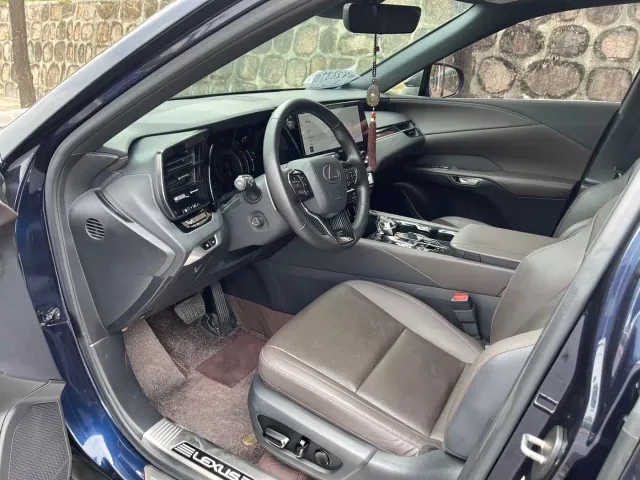 Lexus RX — Фото автомобиля 4