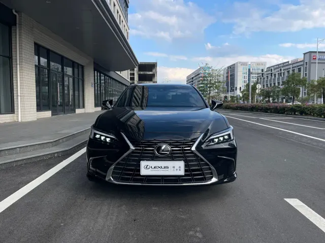 Lexus ES — Фото автомобиля 2
