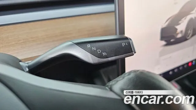 Tesla Model Y — Фото автомобиля 9