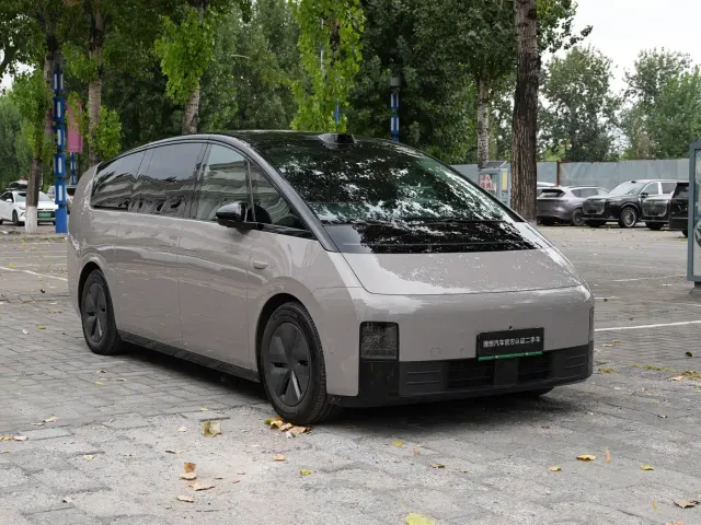 Li Auto MEGA — Фото автомобиля 3
