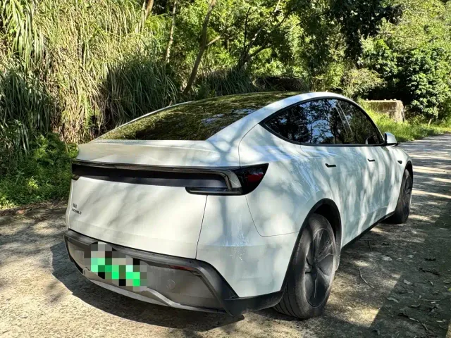 Tesla Model Y — Фото автомобиля 5