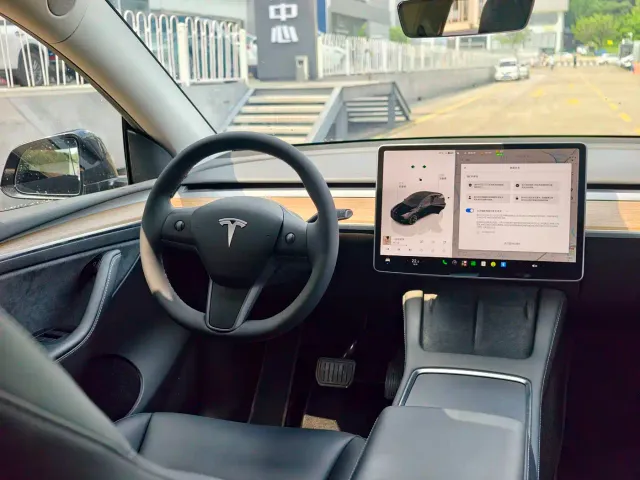Tesla Model Y — Фото автомобиля 15