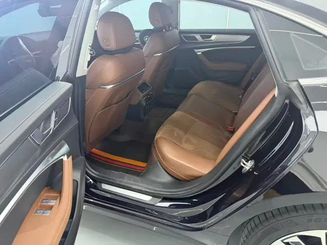 Audi A7L — Фото автомобиля 10